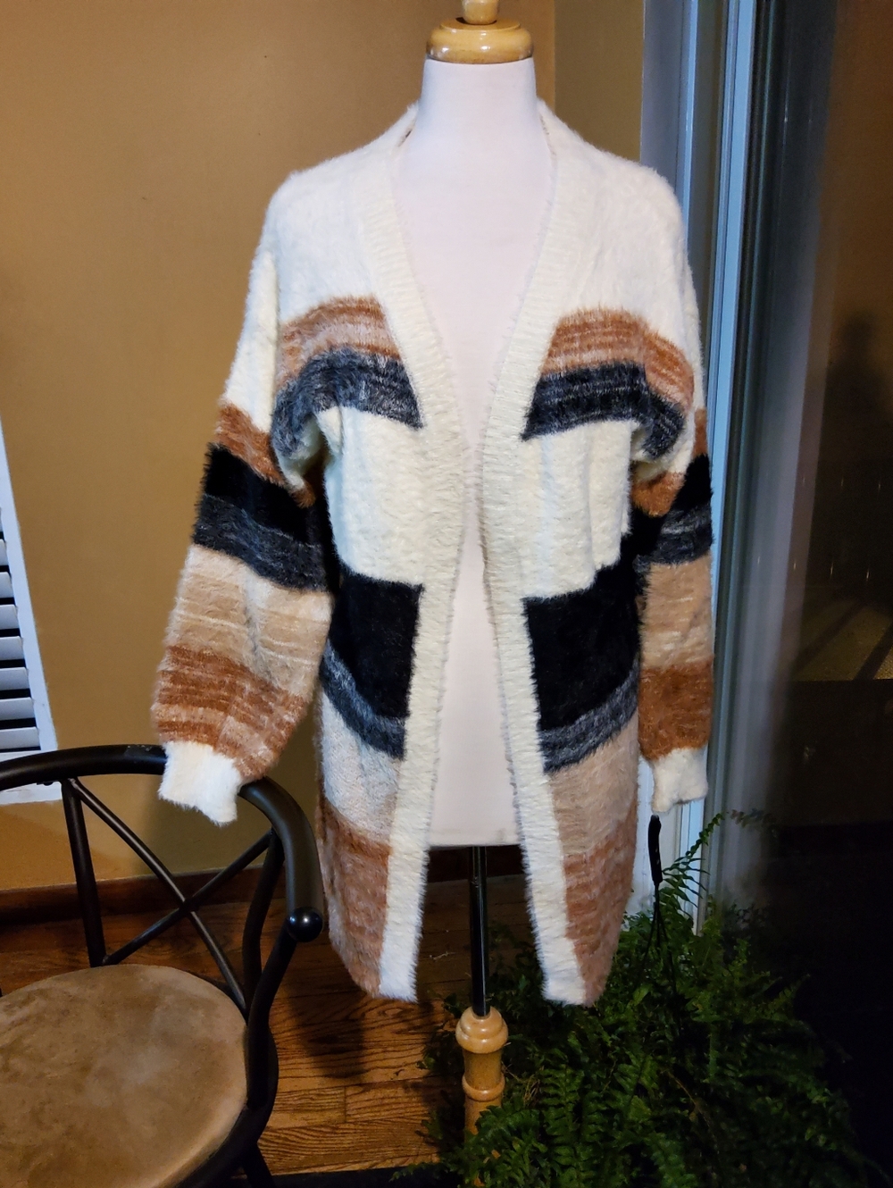 Sioni Ivory, Tan & Black Colourblock Open-Front Cardigan